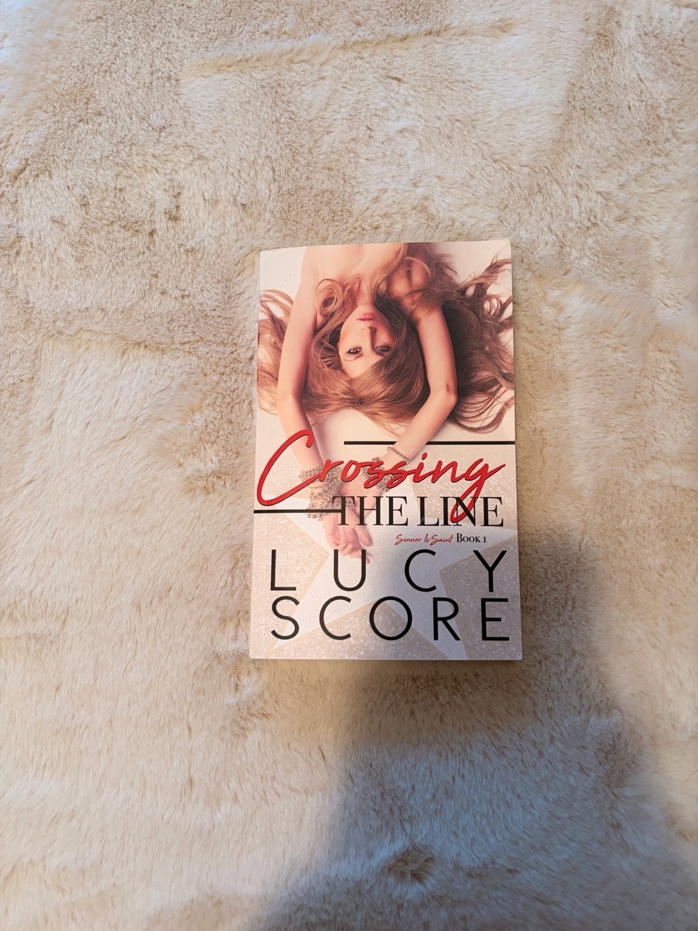 Lucy Score Crossing the Line Sinner & Saint Book 1 Paperback Romance